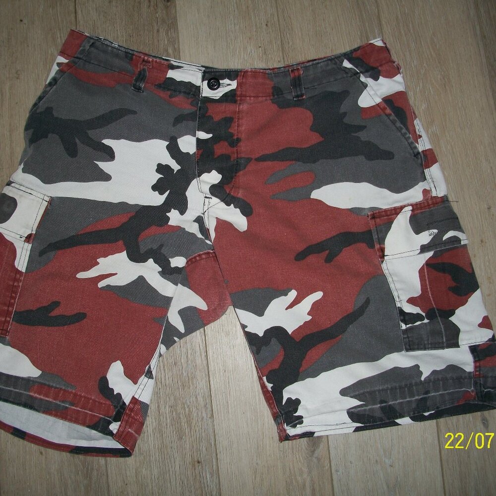 Men's Military Surplus Large Rust & Black Camoflage Shorts-Good Condition